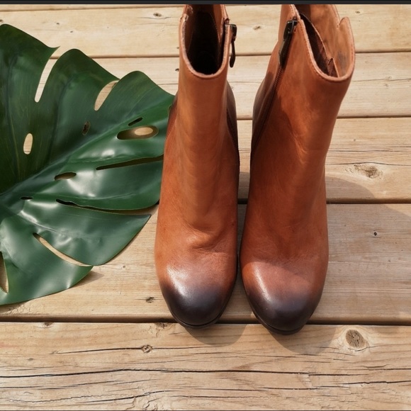 Vince Camuto ankle booties festival - Picture 2 of 2